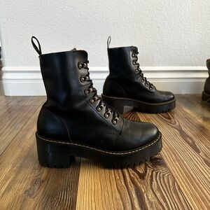 Dr Martens Boots Womens Size 10 Leona Black Vintage Smooth Leather Ankle Heeled